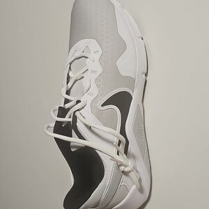 Nike Legend Essential 2
